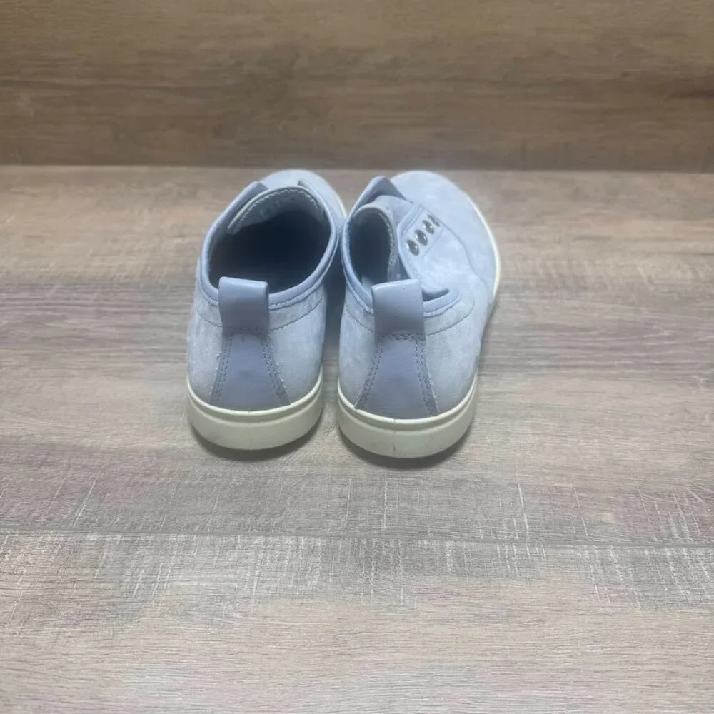 Ecco light blue